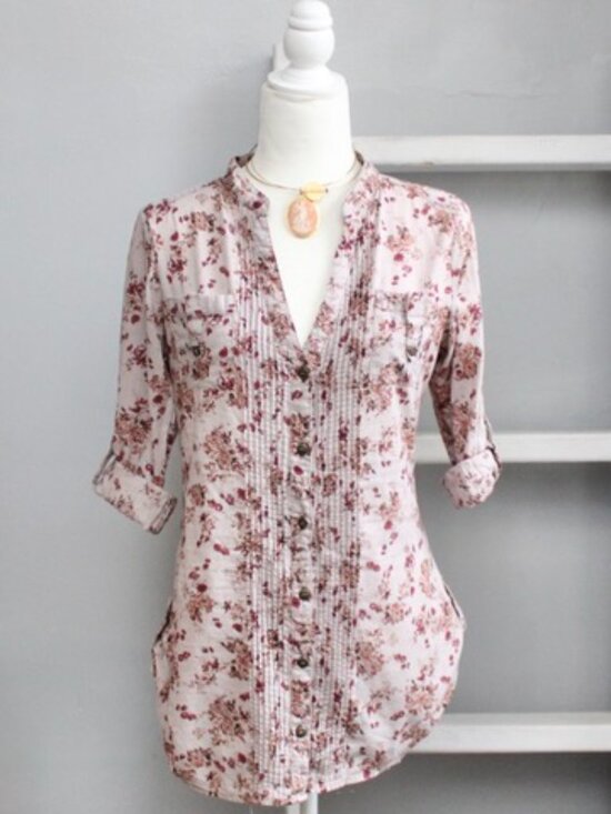 Daytrip Tops - Daytrip Purple Red Floral Print pintuck Placket Button-Up 3/4 Top Blouse Medium